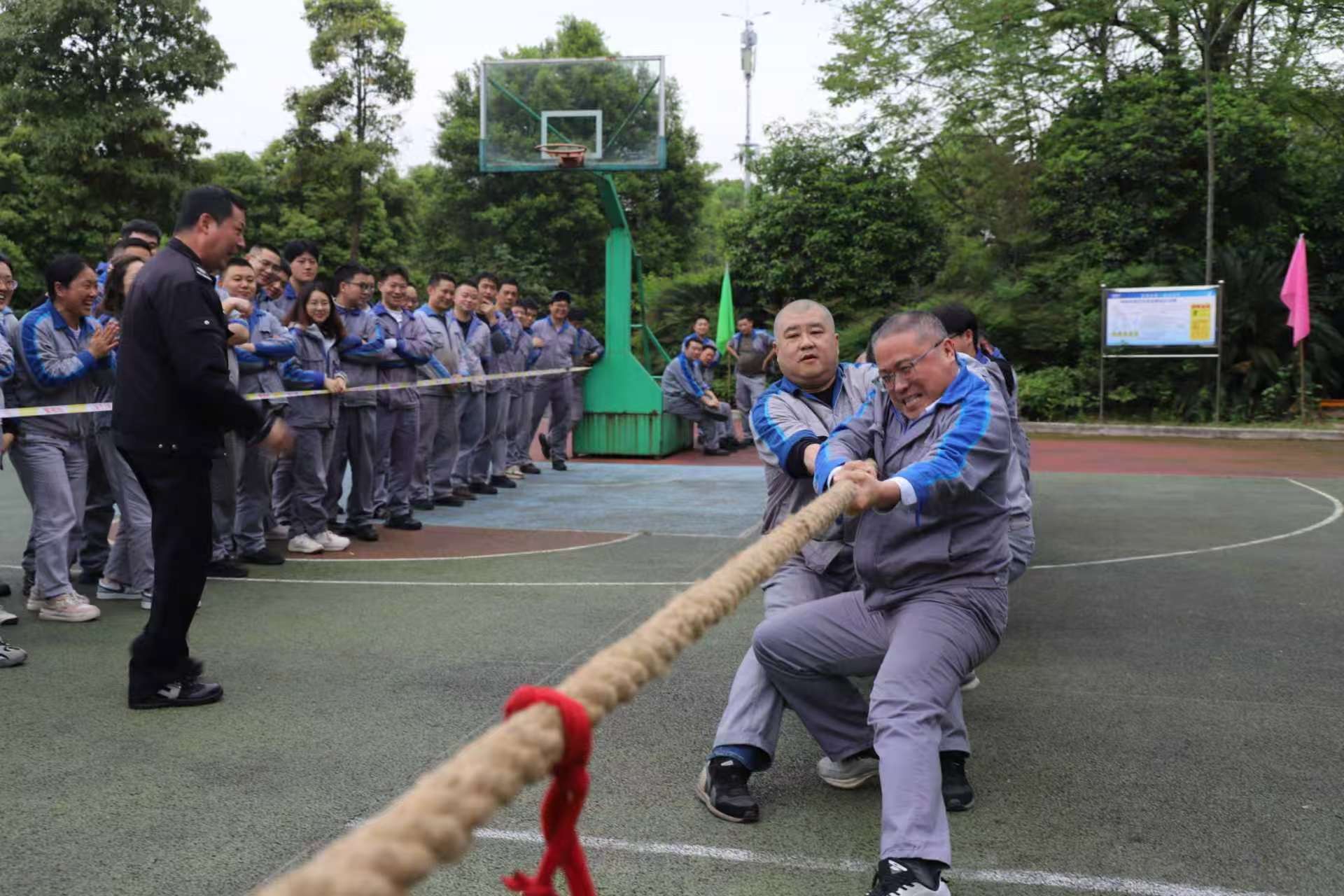 凝心聚力  “绳”采飞扬——公司举办建厂86周年职工拔河比赛 重庆完美集团